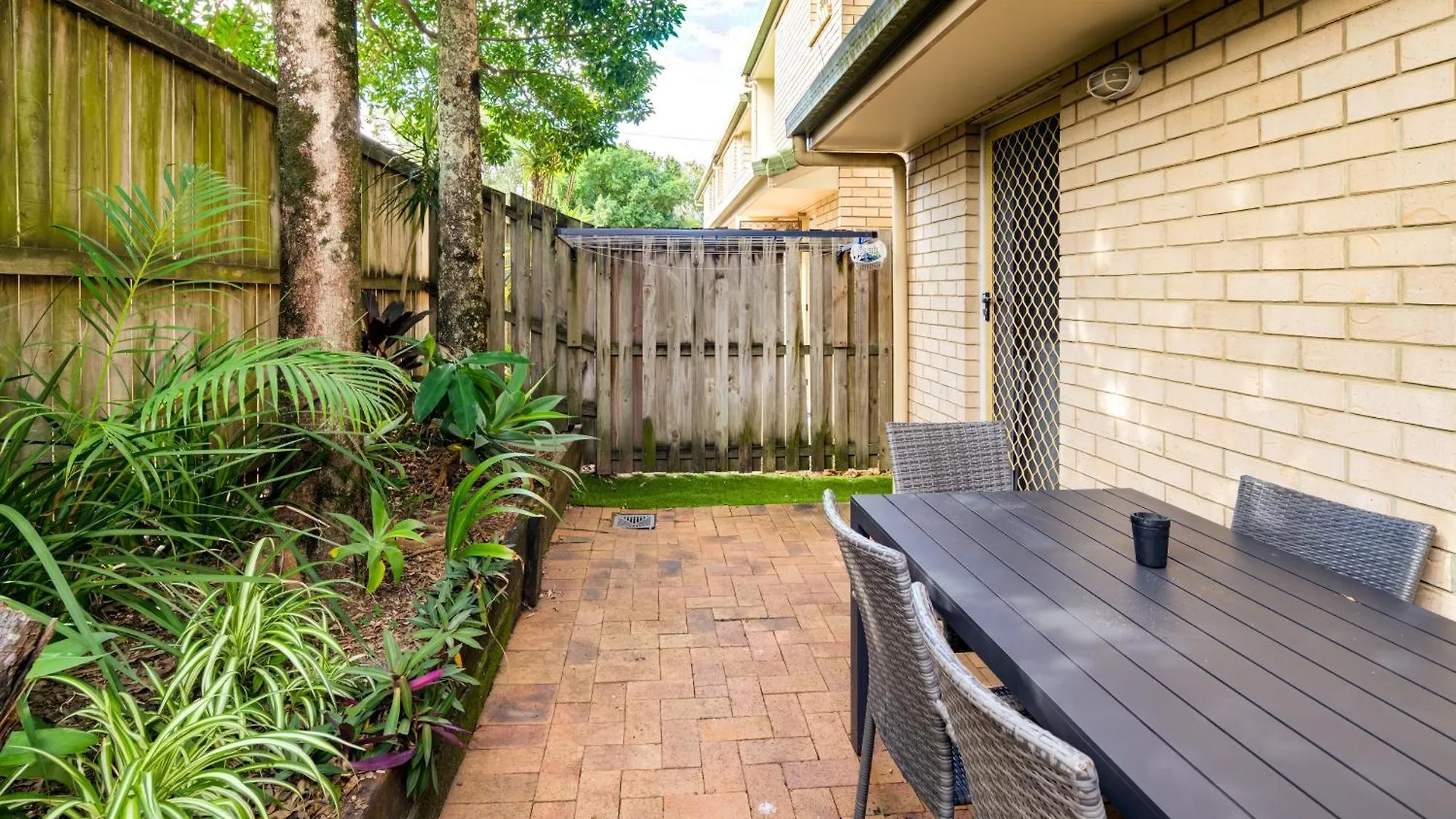 Growder Court 3 - Coolum Beach Qld 0*,